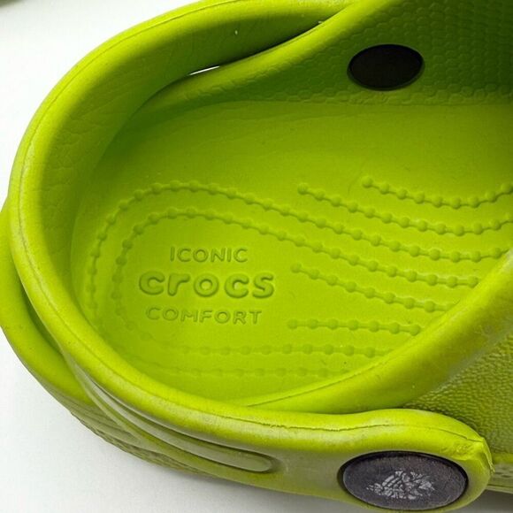 Crocs Classic Lime Green Sandals - Kids US C9 - Picture 10 of 12